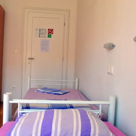 Hostel Backpackers 2 *