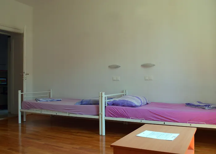 Backpackers 2 Hostal *