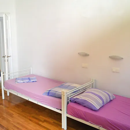 Hostel Backpackers 2 *