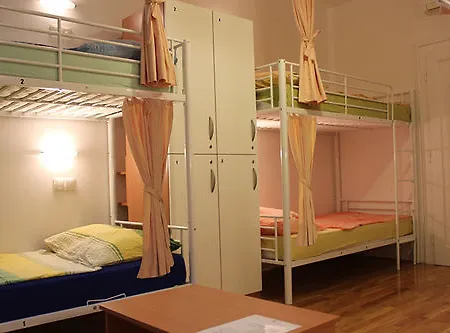 Backpackers 2 Hostel *