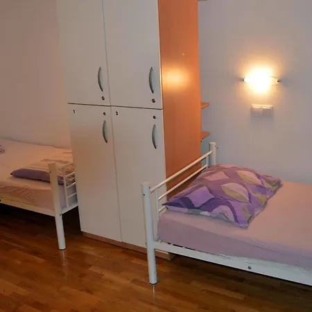 Hostel Backpackers 2