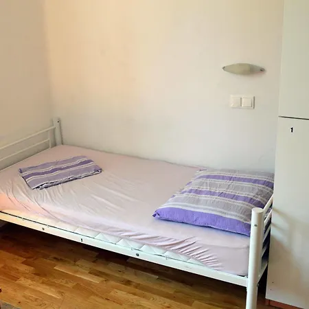 Hostel Backpackers 2